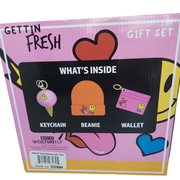 Gettin Fresh Gift Set Beanie, Card Holder, Keychain NWT - Picture 2 of 6